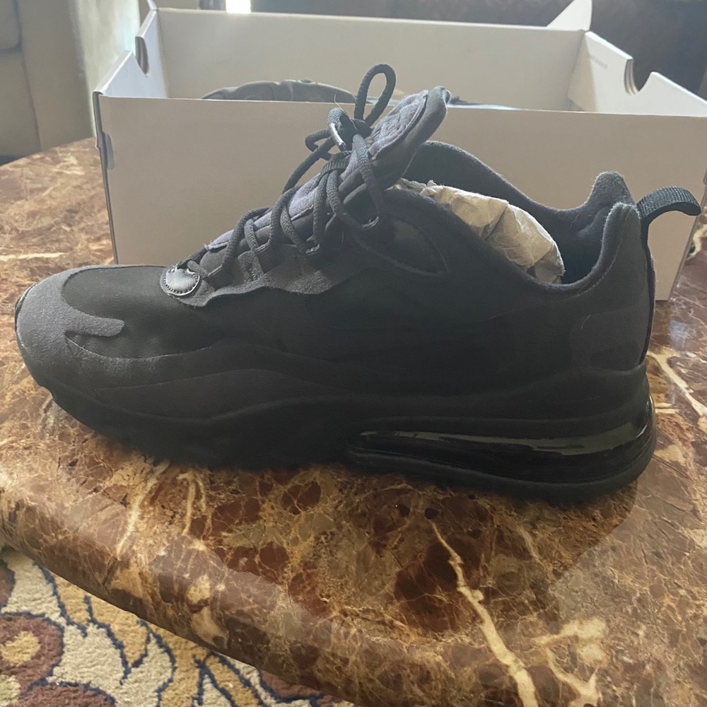 Air Max 270 React - image 4